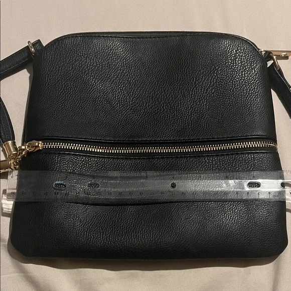 Elegant Black Crossbody Bag - Picture 11 of 11